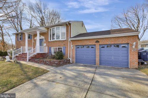 12 Hudson Ct, Somerdale, NJ 08083-2005