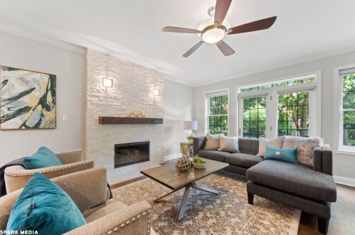 849 Lakeside Pl, Chicago, IL 60640-6638