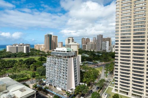 2092 Kuhio Ave, Honolulu HI  96815-2151 exterior