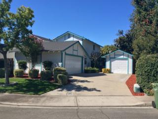 811 Grandview Cir, Turlock, CA 95382-2667