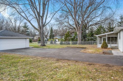 220 County Rd B, Saint Paul MN  55113-6683 exterior
