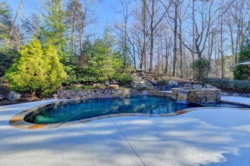 8075 Brixton Pl, Suwanee, GA 30024-5383