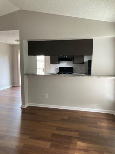205 Northpointe Ave, Halsted, TX 78945-1421