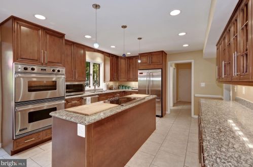 17501 New Hampshire Ave, Ashton MD  20861-9791 exterior