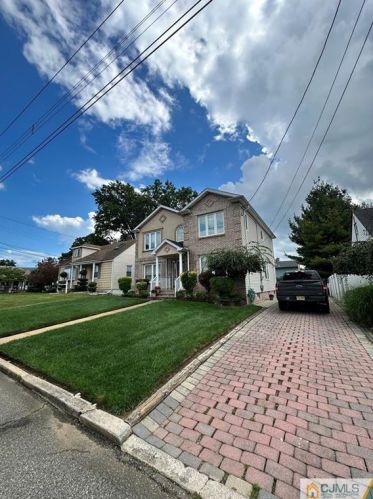 5 March Pl, Perth Amboy, NJ 08863-2121