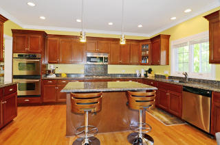 617 Ravine Rd, Oak Brook IL  60521-2450 exterior