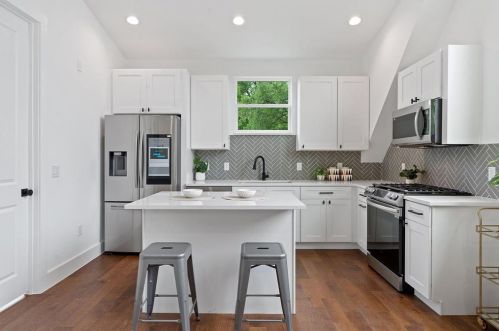 1212 Eleanor St, Austin, TX 78721-2118