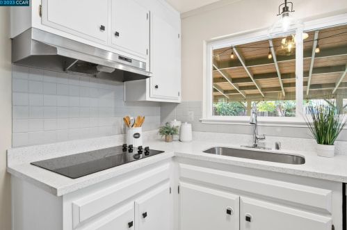 4566 Lincoln Dr, Concord CA  94521-1332 exterior