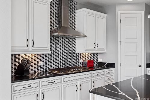 7370 Old Hammer Way, Aurora CO  80016-6115 exterior