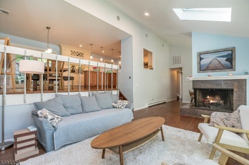 93 Alpine Trl, Sparta, NJ 07871-1518