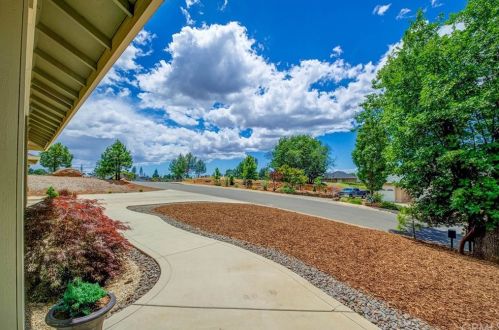 5768 Hollis Hill Dr, Paradise, CA 95969-3757