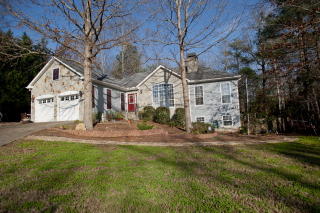 215 Travis Dr, Athens, GA 30606-7300