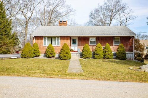 6 Horne Dr, Westerly, RI 02891-1311