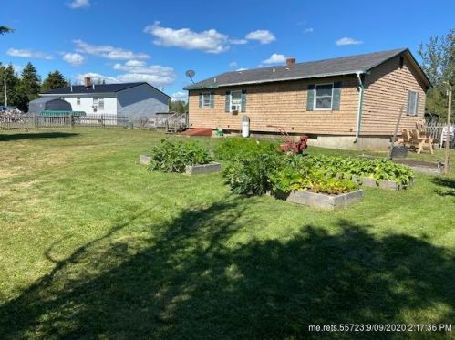 32 Smithfield Dr, Machias, ME 04654-3416