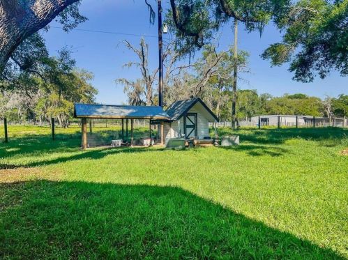 21611 Chenango Lake Dr, Angleton TX 77515-6664 exterior