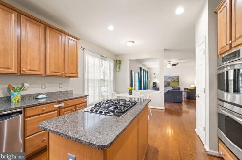 18799 Pier Trail Dr, Triangle VA  22172-2351 exterior