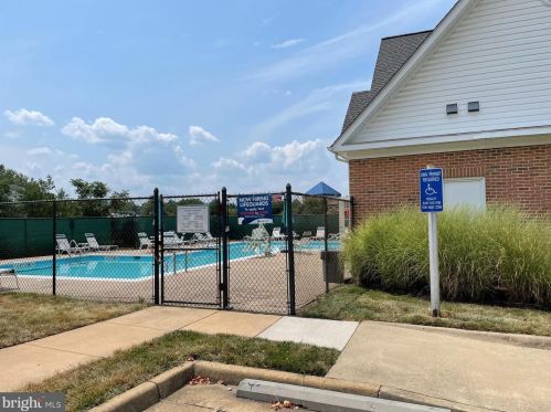 4151 Cressida Pl, Woodbridge VA  22192-7654 exterior