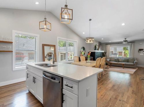 993 Burns Dr, Atlanta GA  30310-4631 exterior