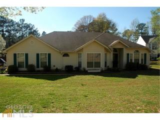204 Coggins Corner Dr, Newnan, GA 30265-1899