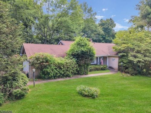 2 Big Oak Way, Califon, NJ 07830-4350