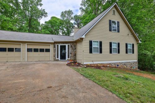 215 Lewis Ct, Holly Springs, GA 30114-9545