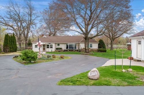 8075 Beach Dr, Rockford, IL 61103-1101