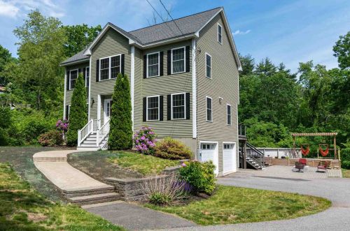 225 Hampstead Rd, Derry, NH 03038-4814