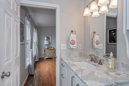 231 Hastings St, Cincinnati OH 45219-1420 exterior