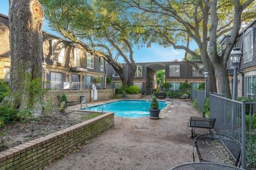 5049 Cedar Springs Rd, Dallas TX  75235-8719 exterior