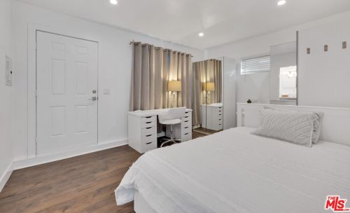 6222 Altura Ave, Glendale CA  91214-2325 exterior