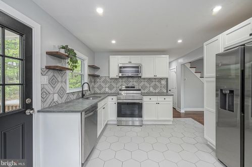 233 Garden Ter, Runnemede, NJ 08078-1420