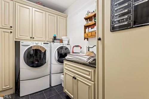 250 Cameron Ridge Dr, Atlanta GA  30328-4709 exterior