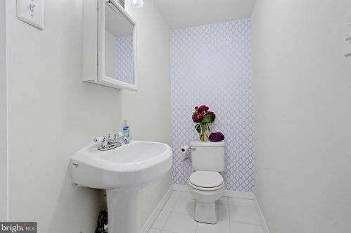 8335 Collins Ave, Camden NJ  08109-3568 exterior