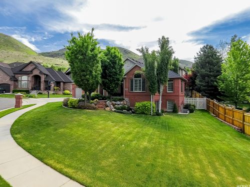 1526 Homestead Cir, Centerville, UT 84014-1200