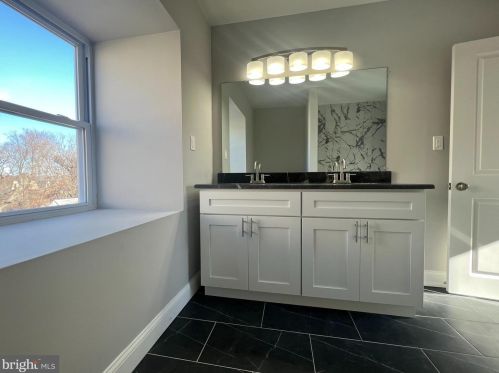 6805 11 St, Philadelphia PA 19147-1244 exterior