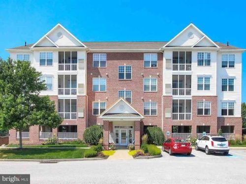 1050 Crest Way, York PA  17403-9100 exterior