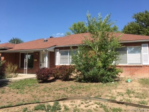 902 Racine St, Denver, CO 80011-6322
