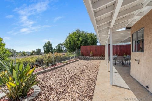 4527 Golden Ridge Dr, Oceanside, CA 92056-2935