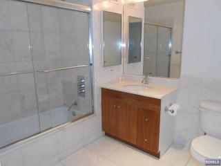 3320 City Pl, Edgewater NJ  07020-3151 exterior