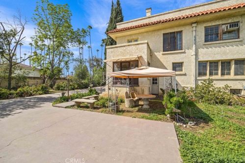 5216 Victoria Ave, Riverside CA  92506-1565 exterior