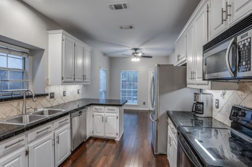 9400 Abbey Rd, Irving TX  75063-6418 exterior