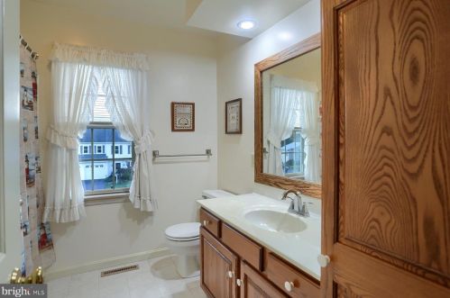 1531 Jefferson Ct, Lancaster PA  17602-1253 exterior