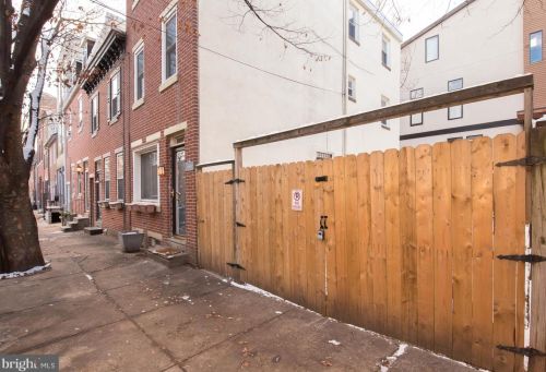 956 Lawrence St, Philadelphia PA  19123-1439 exterior