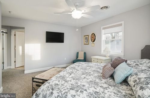 834 Edge Park Dr, Tavistock NJ 08033-1022 exterior