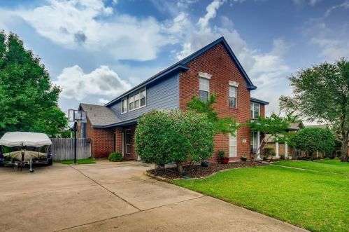 8617 Twisted Oaks Way, Fort Worth TX  76182-8342 exterior