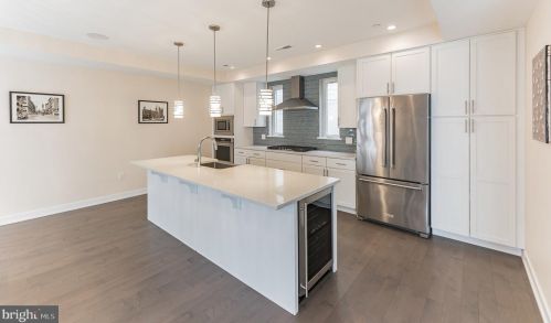 407 Green St, Philadelphia, PA 19123-2811