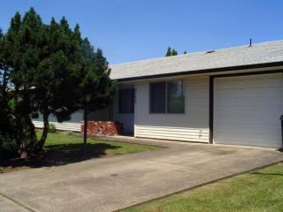 3727 E St, Springfield OR  97478-6438 exterior