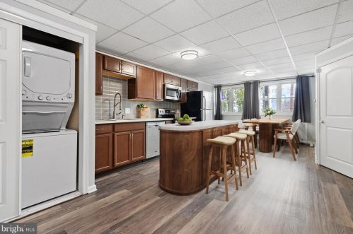 335 Front St, Philadelphia, PA 19106-1410