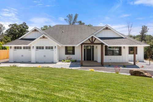 212 Valley View Dr, Paradise, CA 95969-3713