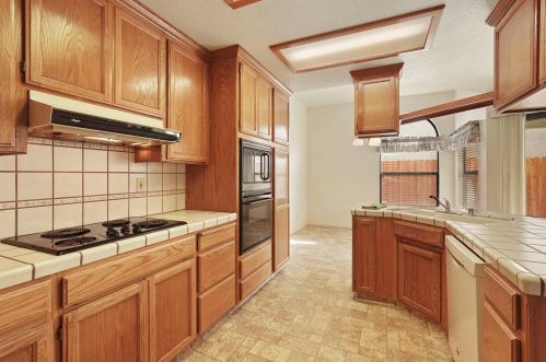 1574 Snapdragon Way, Manteca, CA 95336-9157
